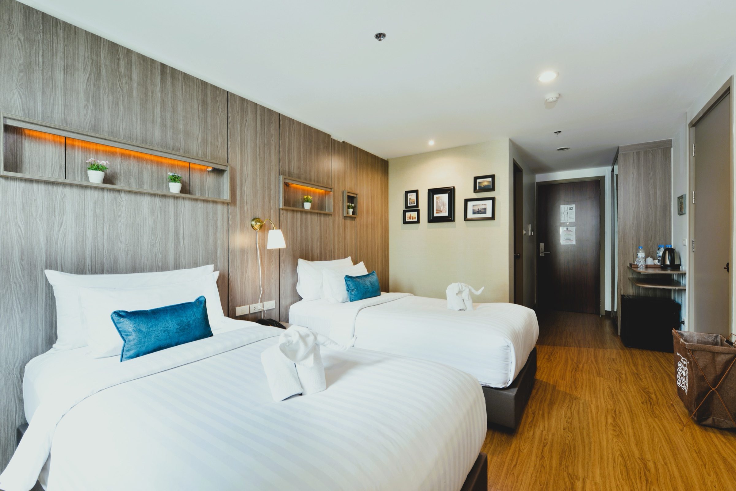 One of the twin rooms at StayAt Bedever, with two beds and an armchair